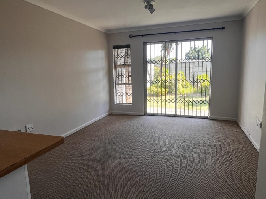 To Let 2 Bedroom Property for Rent in Oakglen Western Cape